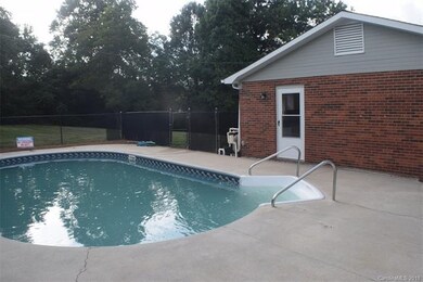 127 Sparrow Ln, Statesville, NC 28625 - photo 4