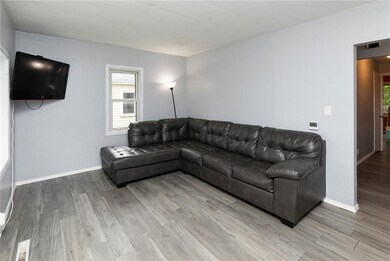 1715 N 2nd Ave E, Newton, IA 50208 - photo 3