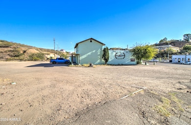 1605 E Ash St-3