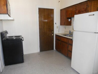 296 Washington St, East Stroudsburg, PA 18301 - photo 4