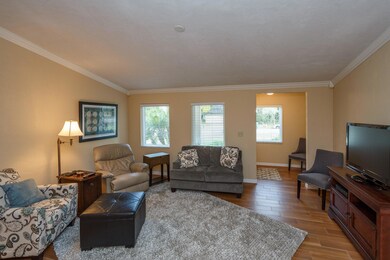 005_Living Room.jpg