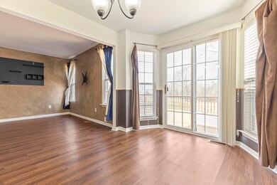 4753 Grove - INT-21