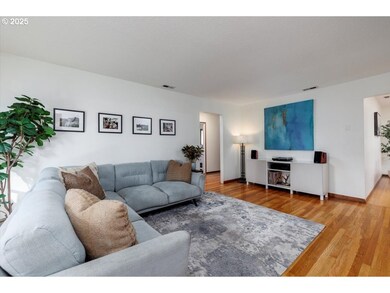 550 E Exeter St, Gladstone, OR 97027 - photo 4