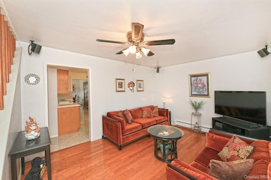 4278 Clarissa Rd, Bethpage, NY 11714 - photo 5