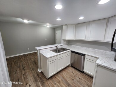 7605 Melissa Ct N, Jacksonville, FL 32210 - photo 5