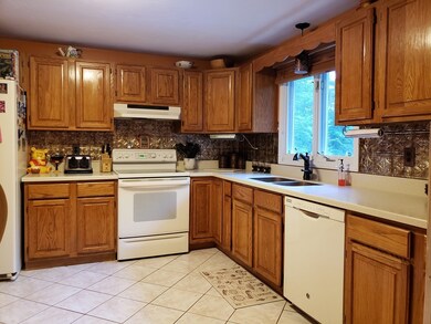 61 E Charlton Rd, Spencer, MA 01562 - photo 6