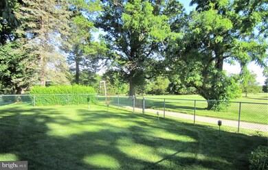 133 Orchard Ave, Hightstown, NJ 08520 - photo 3