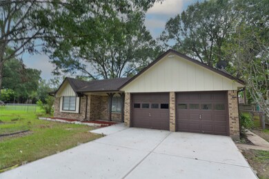 301 Christina Ln, Friendswood, TX 77546 - photo 2
