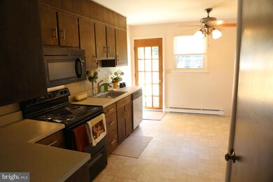 938 E Oak St, Palmyra, PA 17078 - photo 4