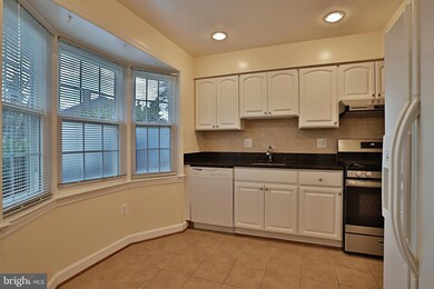 3181 Welby Ct, Fairfax, VA 22031 - photo 3