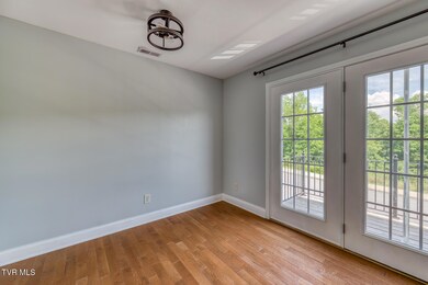 668 Grays Pointe Ct-7