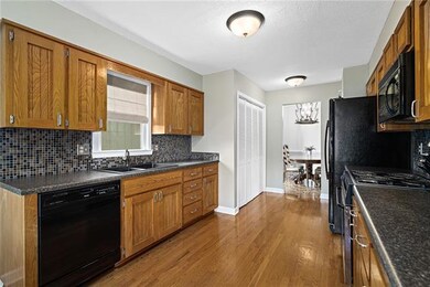 12103 W 72nd St, Shawnee, KS 66216 - photo 3