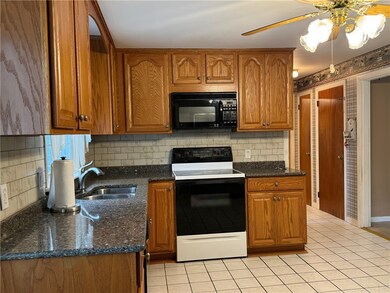 36 Colonial Rd, Bristol, RI 02809 - photo 3