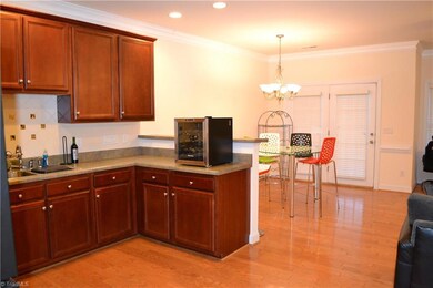 Kitchen/Breakfast nook, hardwood floors