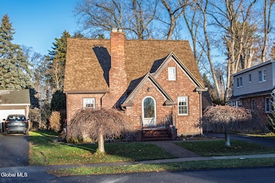 41 Crescent Dr, Albany, NY 12208 - photo 2