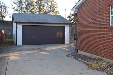 2953 Commodore Ln, Cincinnati, OH 45251 - photo 3