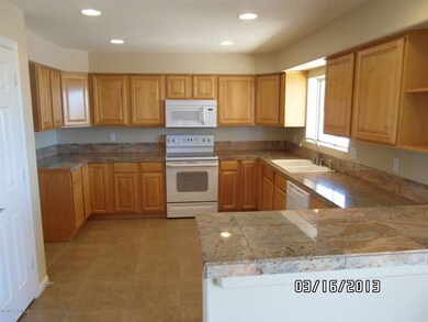 KITCHEN W/GRANITE COUNTERS-BREAKFAST BAR