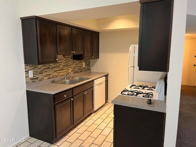 10640 Cuatro Vistas Dr unit A, El Paso, TX 79935 - photo 5