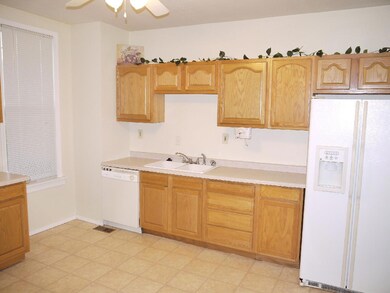 1030 W 14th St, Davenport, IA 52804 - photo 3