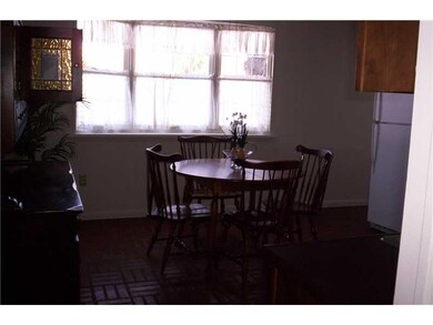 Kitchen. Large bay window in EIK
