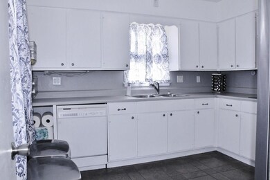 3101 E 26th St, Des Moines, IA 50317 - photo 4