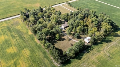 8812 Lafayette Center Rd, Yoder, IN 46798 - photo 3