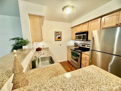 300 High School Rd NE unit 203, Bainbridge Island, WA 98110 - photo 4
