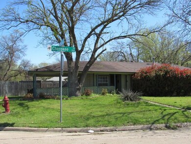 710 Cherokee Trace, Grand Prairie, TX 75051 - photo 2