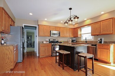 3920 Falcon Dr, Naperville, IL 60564 - photo 3