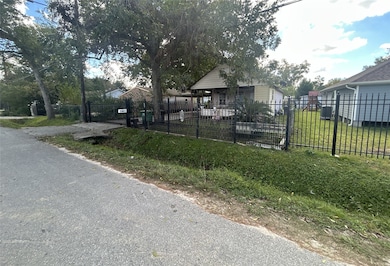 3224 Creston Dr, Houston, TX 77026 - photo 4