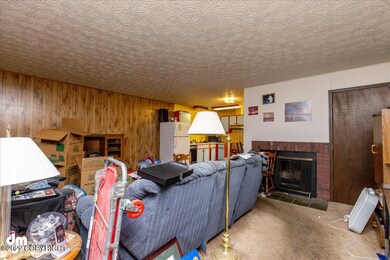 04-Living Room 20220216-DW-8373