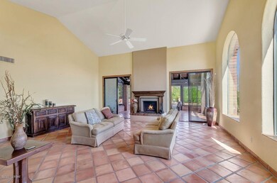 Living Room/Arizona Room