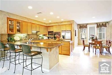 A Chef?s Dream Kitchen! Convenient Island, Breakfa