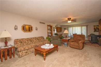 1065 S 52nd Ave E, Newton, IA 50208 - photo 2