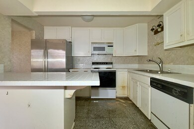 537 Kukuau St unit A303, Hilo, HI 96720 - photo 3