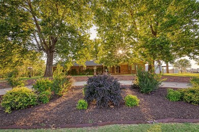 105 Falcon Rd, Elk City, OK 73644 - photo 3