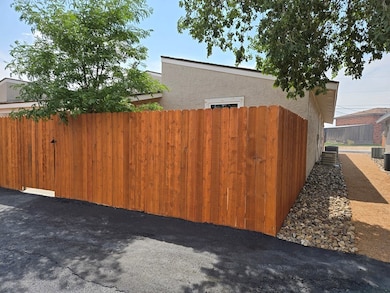 121 N Glenwood Dr unit A, Midland, TX 79703 - photo 2