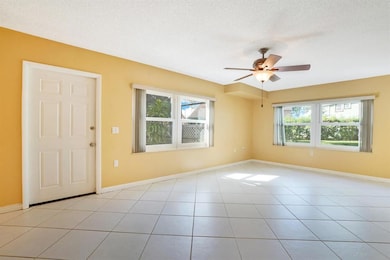 31 Clinton Ct unit C, Royal Palm Beach, FL 33411 - photo 6