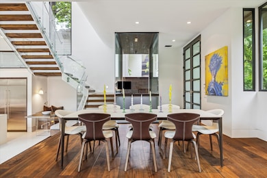 A view back toward the kitchen reveals the strikin