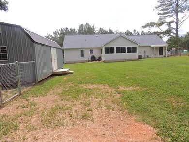 195 Lassiter Ln, Asheboro, NC 27205 - photo 3