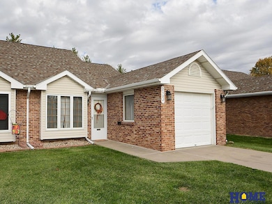 2502 Hollyhock Cir unit 2, Lincoln, NE 68521 - photo 2
