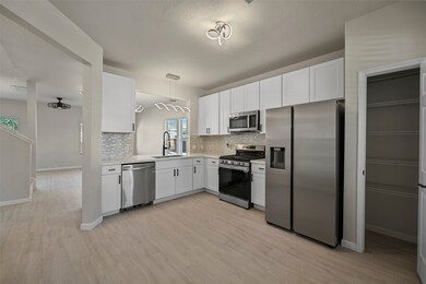 9718 Coyote Creek Dr, Houston, TX 77095 - photo 6