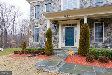 15600 Sir Edwards Dr, Upper Marlboro, MD 20772 - photo 2