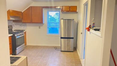 136 Tecumseh St unit 3, Fall River, MA 02721 - photo 2