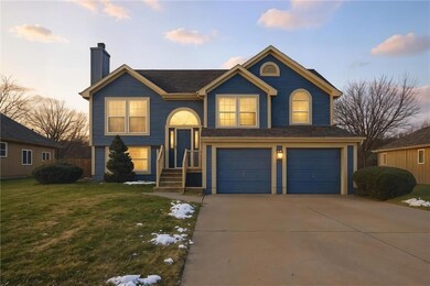 713 S Sunset Ln, Raymore, MO 64083 - photo 2