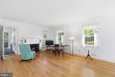 6315 Middleton Ln, Temple Hills, MD 20748 - photo 4