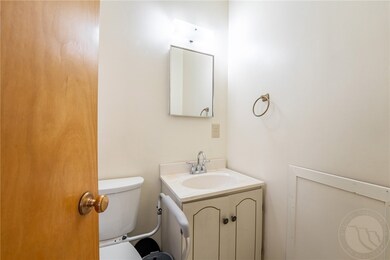 1/2 bath off main bedroom