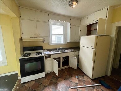This three bedroom one bathroom colonial is lookin