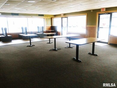 1414 W Locust St, Davenport, IA 52804 - photo 4