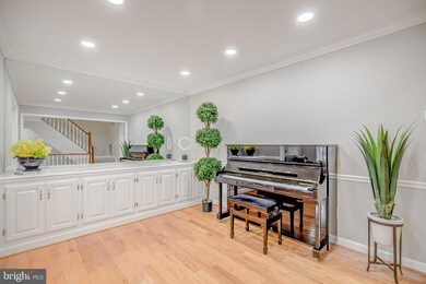 6811 Mclean Province Cir, Falls Church, VA 22043 - photo 7